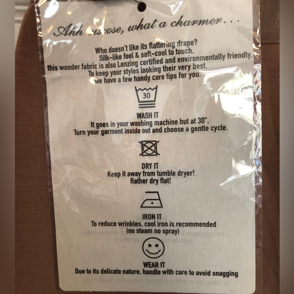 Guess Flare- Leg pant (S) - Picture 11 of 16